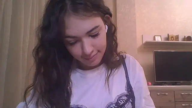 Snapshot of CeyaLier chatting on November 19, 2025, 5:46 pm CeyaLier online show from November 19, 2025, 5:46 pm