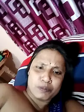 Snapshot of Megla879 chatting on November 6, 2025, 1:45 pm Megla879 online show from November 6, 2025, 1:45 pm