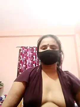 Snapshot of Megla879 chatting on November 10, 2025, 5:12 pm Megla879 online show from November 10, 2025, 5:12 pm