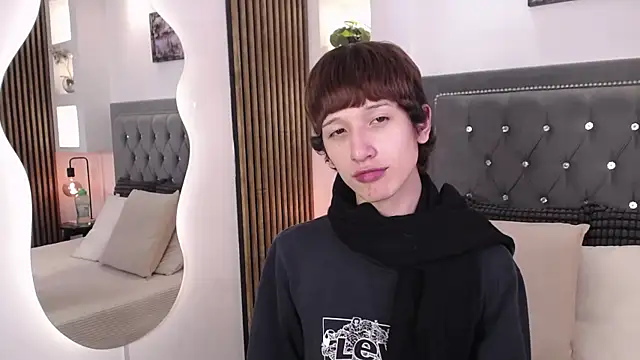 Emo Boy  online show from May 12, 2026, 8:28 pm