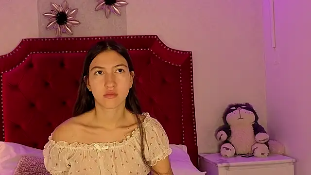 Sara Collinss  online show from November 28, 2025, 11:24 am