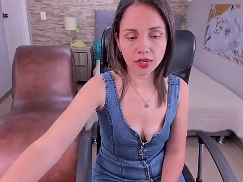 Snapshot of Tatis_Corredor chatting on November 8, 2025, 2:17 pm Tatis Corredor online show from November 8, 2025, 2:17 pm