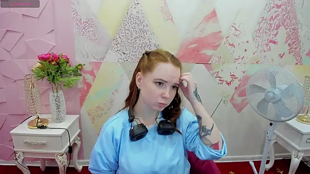 Snapshot of Vika_berry5 chatting on October 8, 2025, 8:56 am Vika berry5 online show from October 8, 2025, 8:56 am