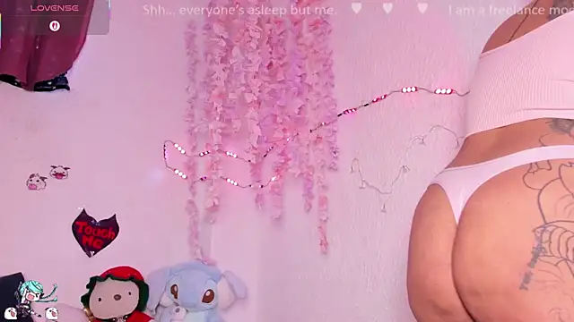 Snapshot of Emilycollei chatting on November 2, 2025, 4:09 pm Emilycollei online show from November 2, 2025, 4:09 pm