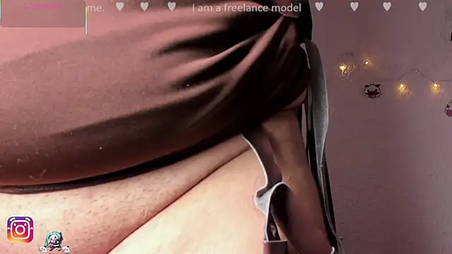 Snapshot of Emilycollei chatting on November 12, 2025, 3:34 pm Emilycollei online show from November 12, 2025, 3:34 pm