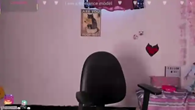 Snapshot of Emilycollei chatting on November 13, 2025, 3:55 pm Emilycollei online show from November 13, 2025, 3:55 pm