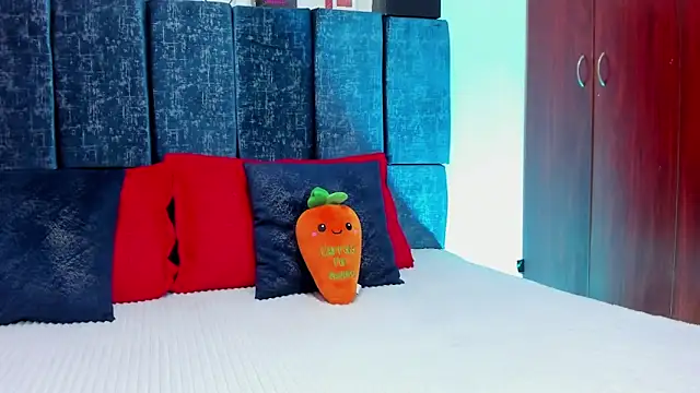 Snapshot of Kiim_Owens chatting on November 19, 2025, 12:05 pm Kiim Owens online show from November 19, 2025, 12:05 pm