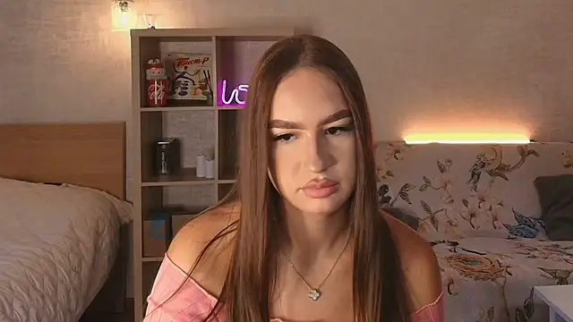 MayaGlow online show from October 17, 2025, 10:51 am