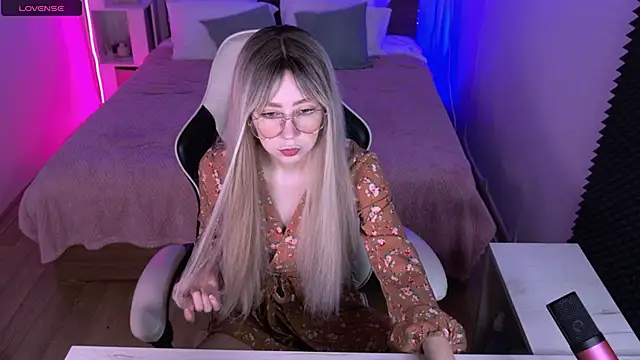 sofiisun online show from October 13, 2025, 4:01 am