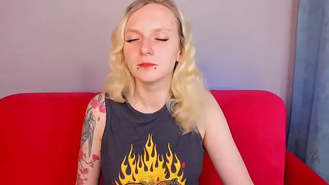 Snapshot of LikiLips chatting on October 9, 2025, 1:25 am LikiLips online show from October 9, 2025, 1:25 am