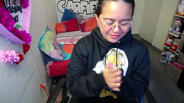 Miss  kendra  online show from February 12, 2026, 1:28 pm