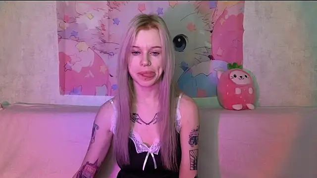 Snapshot of HoneyGold_ chatting on December 2, 2025, 4:07 am HoneyGold online show from December 2, 2025, 4:07 am