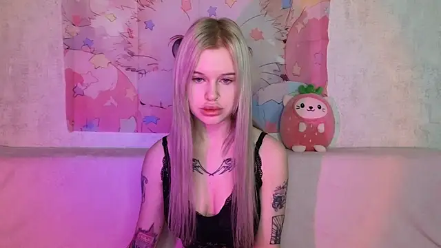 Snapshot of HoneyGold_ chatting on December 3, 2025, 4:53 am HoneyGold online show from December 3, 2025, 4:53 am