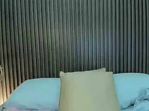 Snapshot of laura_maite_ chatting on October 23, 2025, 12:04 pm laura maite online show from October 23, 2025, 12:04 pm