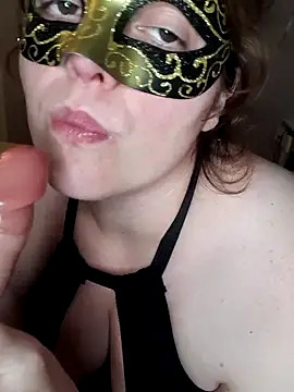 Snapshot of Larosee33 chatting on October 29, 2025, 8:21 pm Larosee33 online show from October 29, 2025, 8:21 pm