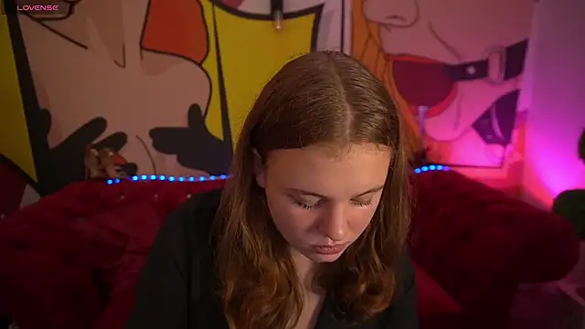 SnowWhiti online show from October 17, 2025, 1:46 pm