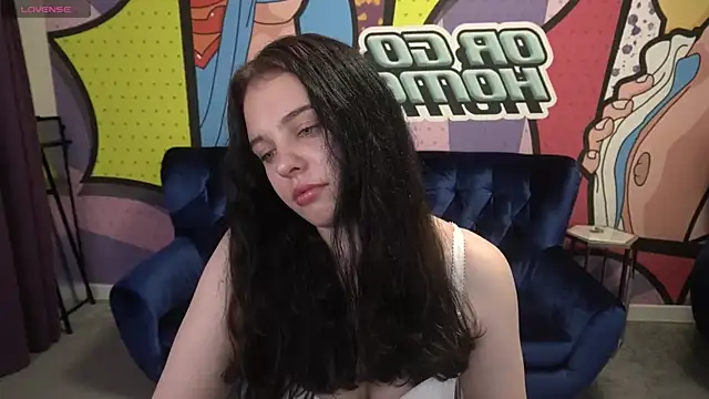SnowWhiti online show from May 24, 2026, 7:08 pm
