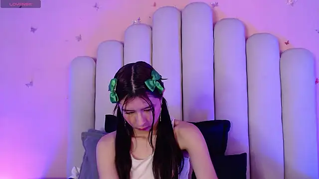 Snapshot of SweetRenata_ chatting on October 15, 2025, 11:21 am SweetRenata online show from October 15, 2025, 11:21 am