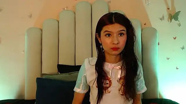 Snapshot of SweetRenata_ chatting on October 18, 2025, 11:33 am SweetRenata online show from October 18, 2025, 11:33 am