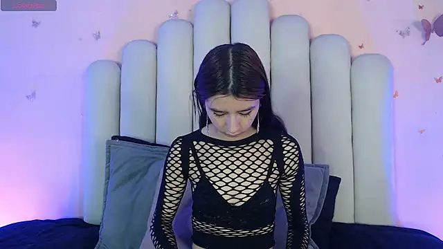 Snapshot of SweetRenata_ chatting on November 4, 2025, 12:04 pm SweetRenata online show from November 4, 2025, 12:04 pm