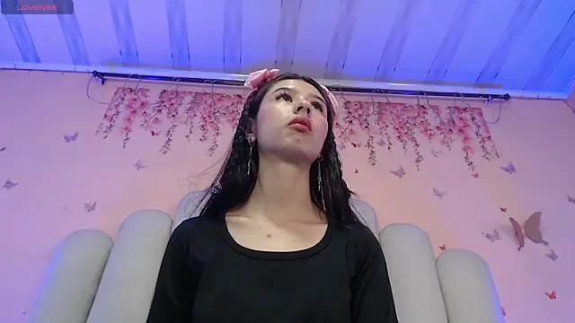 Snapshot of SweetRenata_ chatting on November 5, 2025, 12:05 pm SweetRenata online show from November 5, 2025, 12:05 pm