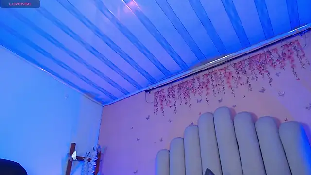 Snapshot of SweetRenata_ chatting on November 13, 2025, 11:20 am SweetRenata online show from November 13, 2025, 11:20 am