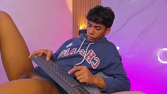 Ethan thouse online show from December 3, 2025, 7:34 pm