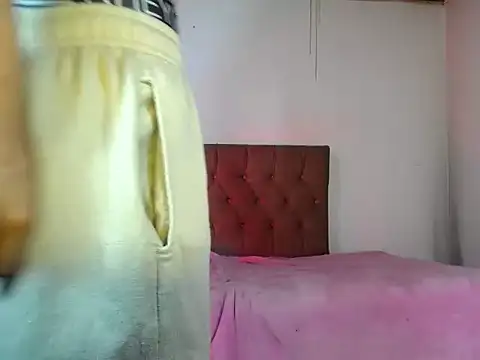 VeryHotGill online show from October 10, 2025, 5:01 pm