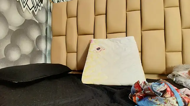 Snapshot of hannah_teehn chatting on October 16, 2025, 7:04 pm hannah teehn online show from October 16, 2025, 7:04 pm