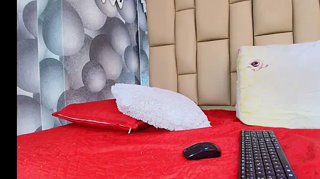 Snapshot of hannah_teehn chatting on November 7, 2025, 8:53 pm hannah teehn online show from November 7, 2025, 8:53 pm