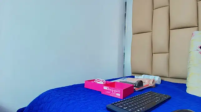 Snapshot of hannah_teehn chatting on November 19, 2025, 7:14 pm hannah teehn online show from November 19, 2025, 7:14 pm