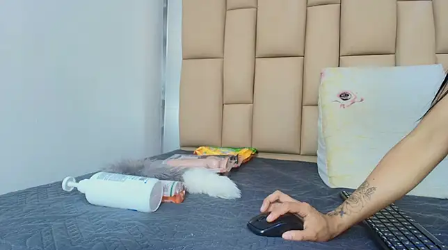 Snapshot of hannah_teehn chatting on November 20, 2025, 7:02 pm hannah teehn online show from November 20, 2025, 7:02 pm