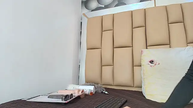 Snapshot of hannah_teehn chatting on November 22, 2025, 7:02 pm hannah teehn online show from November 22, 2025, 7:02 pm