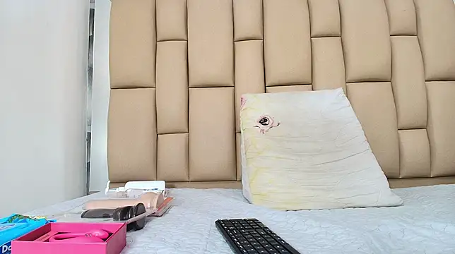 Snapshot of hannah_teehn chatting on November 27, 2025, 7:16 pm hannah teehn online show from November 27, 2025, 7:16 pm