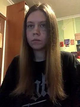 LunaVirelle online show from November 17, 2025, 9:31 pm