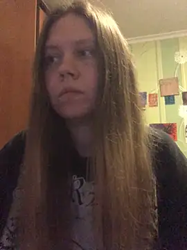 LunaVirelle online show from April 14, 2026, 8:04 pm