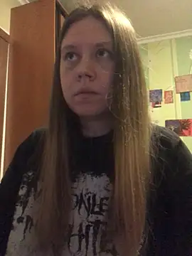 LunaVirelle online show from April 23, 2026, 8:00 pm