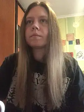 LunaVirelle online show from April 27, 2026, 4:38 pm