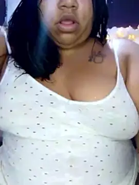 Snapshot of AprilBelmore chatting on November 4, 2025, 3:38 am AprilBelmore online show from November 4, 2025, 3:38 am