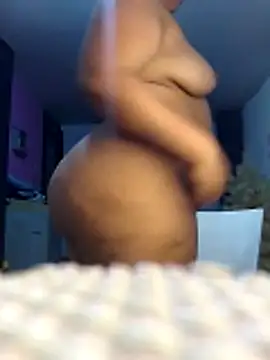 Snapshot of AprilBelmore chatting on November 28, 2025, 5:32 am AprilBelmore online show from November 28, 2025, 5:32 am