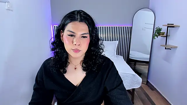 Snapshot of Little_Alli chatting on November 2, 2025, 7:49 pm Little Alli online show from November 2, 2025, 7:49 pm