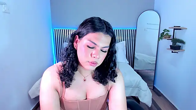 Snapshot of Little_Alli chatting on November 21, 2025, 10:52 pm Little Alli online show from November 21, 2025, 10:52 pm