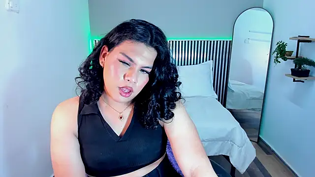 Snapshot of Little_Alli chatting on November 23, 2025, 12:43 am Little Alli online show from November 23, 2025, 12:43 am