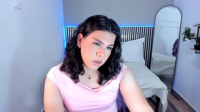 Snapshot of Little_Alli chatting on November 23, 2025, 7:02 pm Little Alli online show from November 23, 2025, 7:02 pm