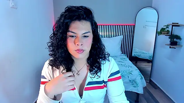 Snapshot of Little_Alli chatting on January 31, 2026, 7:45 pm Little Alli online show from January 31, 2026, 7:45 pm