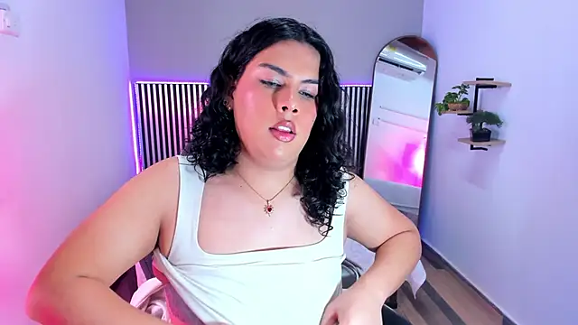 Snapshot of Little_Alli chatting on February 5, 2026, 12:59 am Little Alli online show from February 5, 2026, 12:59 am