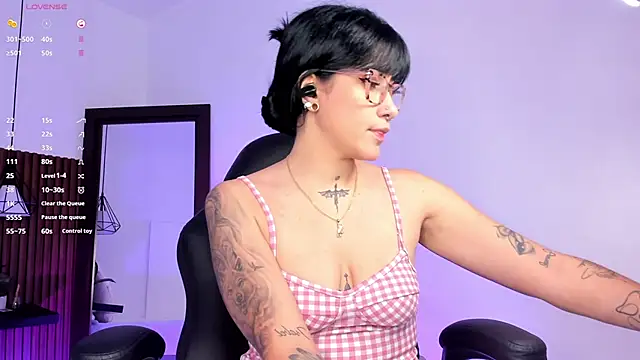 evelyn samantha online show from October 22, 2025, 1:50 am
