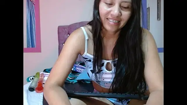 Snapshot of naya_10 chatting on June 21, 2026, 1:24 pm naya 10 online show from June 21, 2026, 1:24 pm