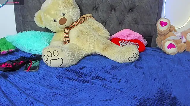 emilyfreire online show from October 9, 2025, 1:58 am