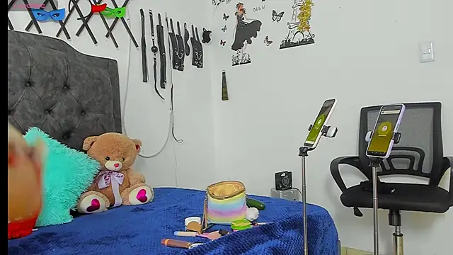 emilyfreire online show from October 11, 2025, 2:48 pm